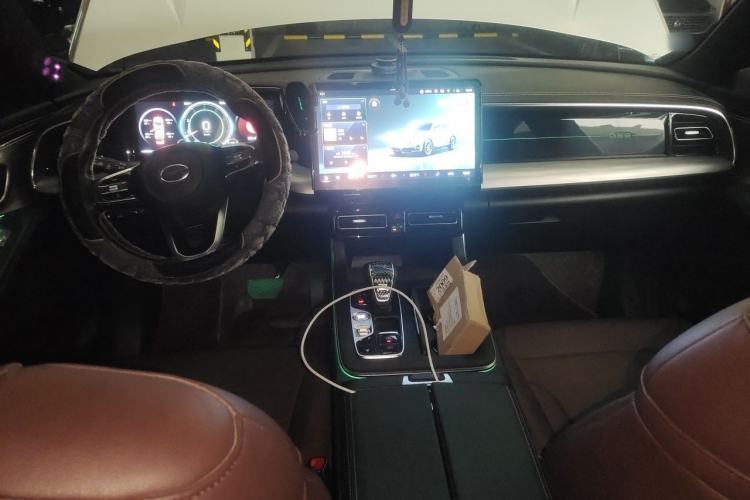 Used GAC Trumpchi GS8 2022 Linghang Series 2.0 TGDI Two-Wheel-Drive Luxury Smart Connectivity Version (7 Seats) Center Console