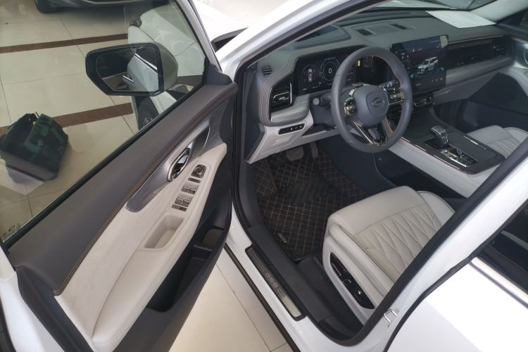 Used GAC Trumpchi GS8 2022 Dual-Engine Series 2.0TM Four-Wheel Drive Prestige Edition (6 Seats) Driver Seat