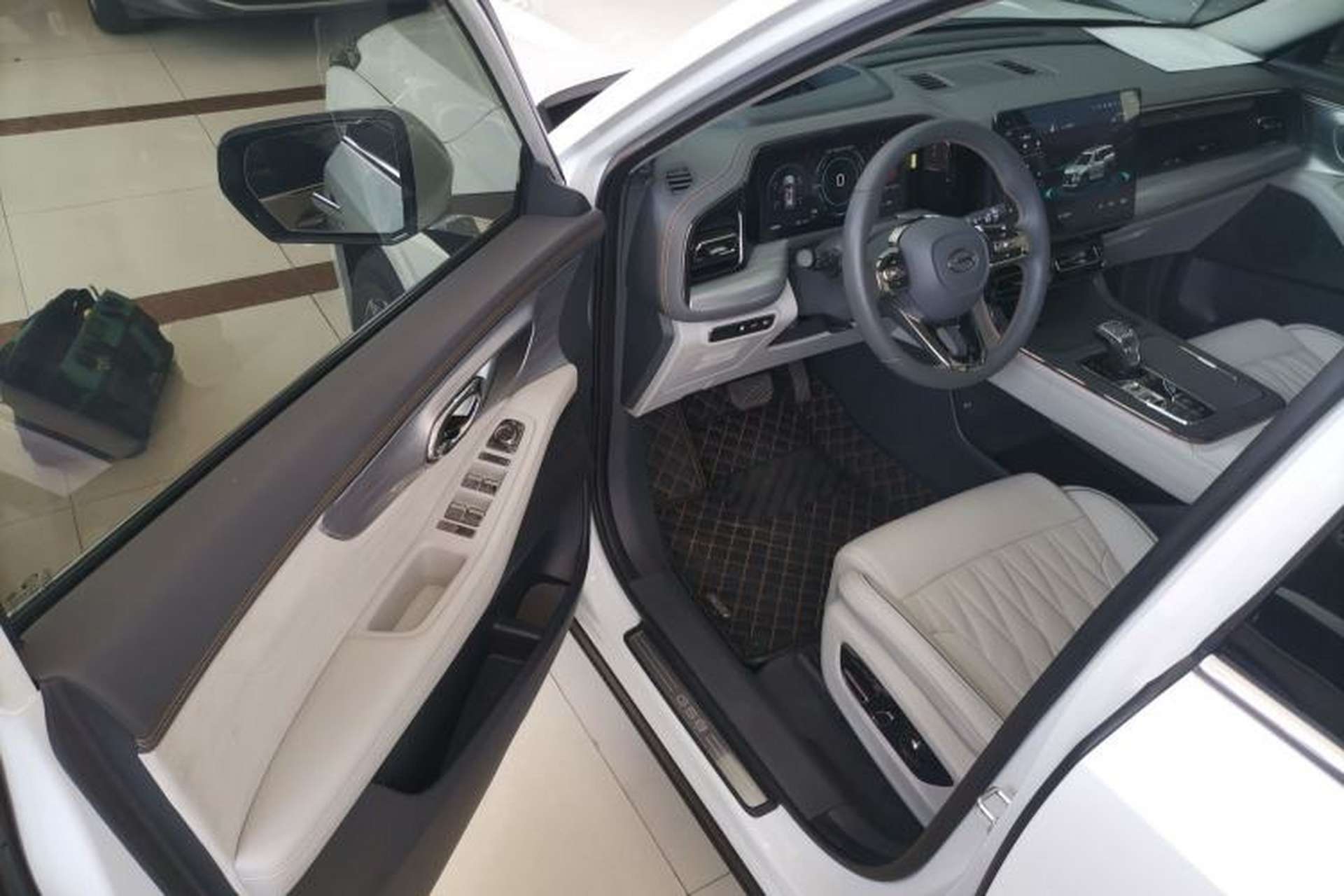 Used GAC Trumpchi GS8 2022 Dual-Engine Series 2.0TM Four-Wheel Drive Prestige Edition (6 Seats) Driver Seat