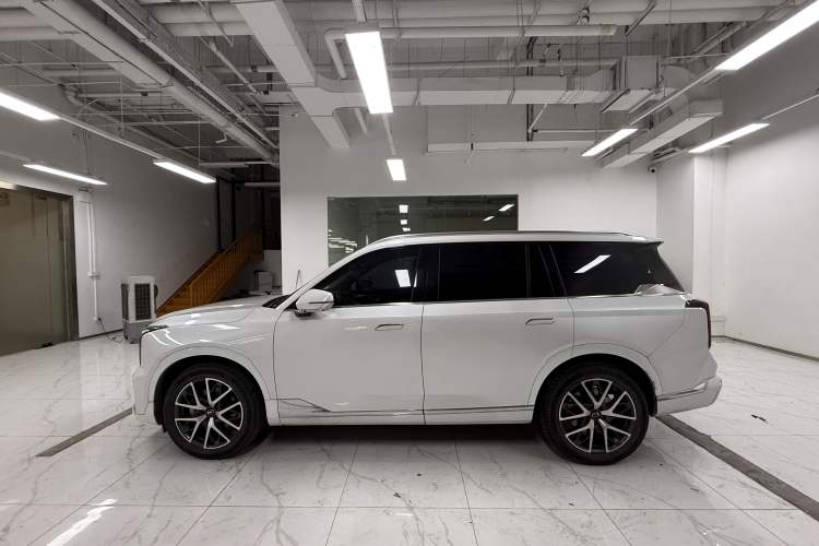 Used GAC Trumpchi GS8 2022 Dual-Engine Series 2.0TM Two-Wheel Drive Prestige Edition (7 Seats) Exterior 1