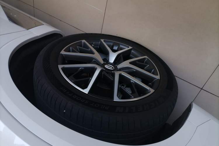 Used GAC Trumpchi GS8 2022 Dual-Engine Series 2.0TM Four-Wheel Drive Prestige Edition (6 Seats) Exterior 4