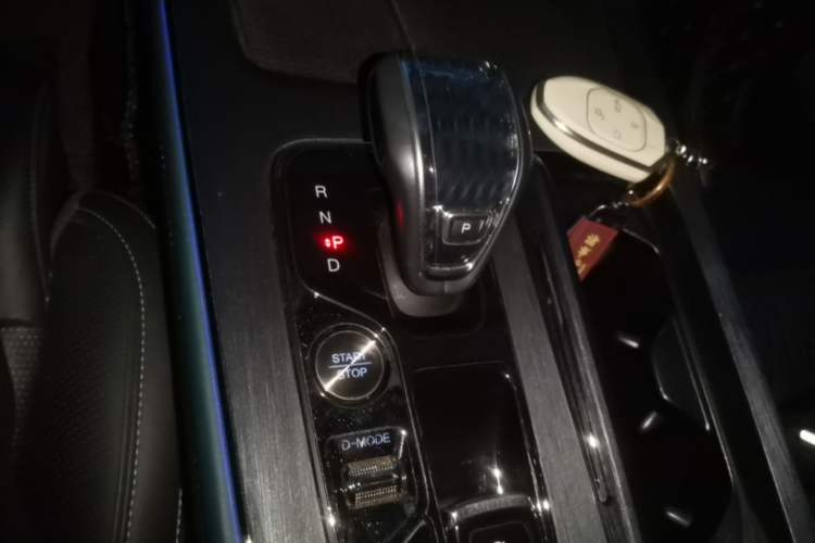 Used GAC Trumpchi GS8 2022 Dual-Engine Series 2.0TM Four-Wheel Drive Prestige Edition (6 Seats) Gear Lever