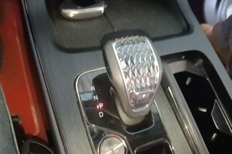 Used GAC Trumpchi GS8 2022 Dual-Engine Series 2.0TM Two-Wheel Drive Prestige Edition (7 Seats) Gear Lever