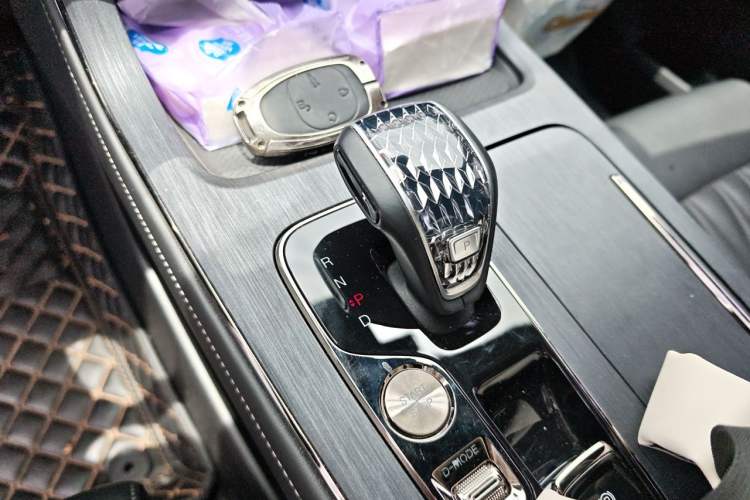 Used GAC Trumpchi GS8 2022 Double-Energy Series 2.0TM Two-Wheel Drive Prestige Edition (6 Seats) Gear Lever
