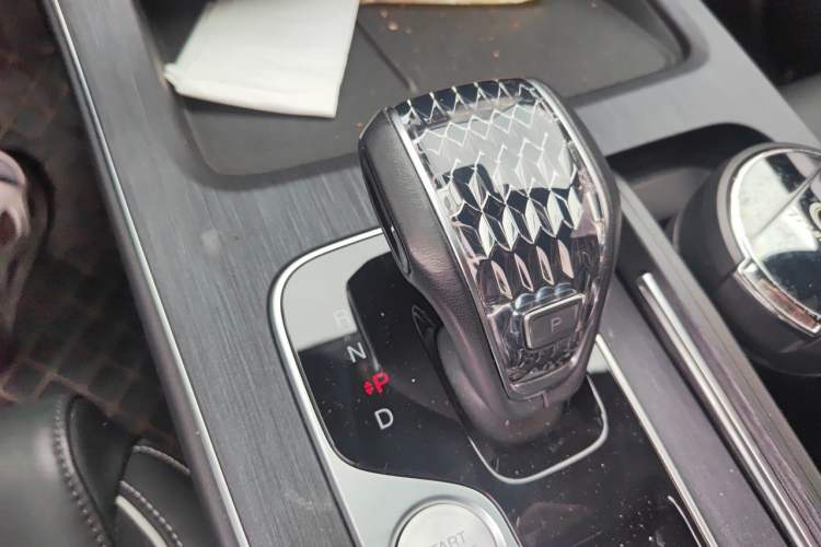 Used GAC Trumpchi GS8 2022 Linghang Series 2.0 TGDI Two-Wheel-Drive Luxury Smart Connectivity Version (7 Seats) Gear Lever