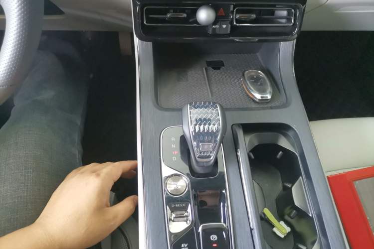 Used GAC Trumpchi GS8 2022 Dual-Engine Series 2.0TM Four-Wheel Drive Prestige Edition (6 Seats) Gear Lever