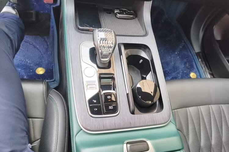 Used GAC Trumpchi GS8 2022 Flagship Series 2.0 TGDI Two-Wheel-Drive Prestige Edition (7 Seats) Gear Lever
