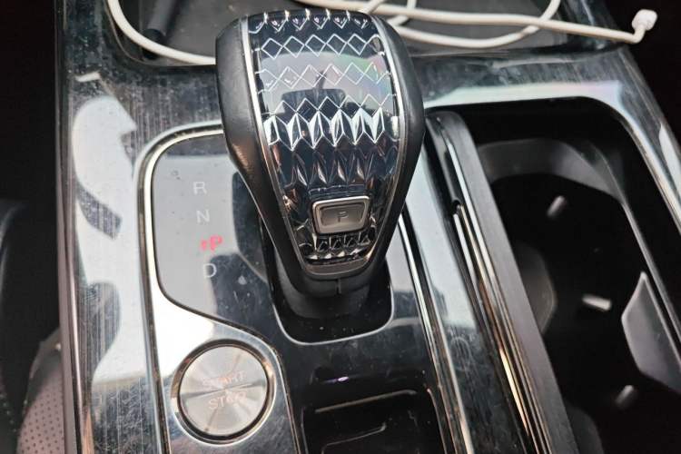 Used GAC Trumpchi GS8 2022 Dual-Engine Series 2.0TM Two-Wheel Drive Prestige Edition (7 Seats) Gear Lever