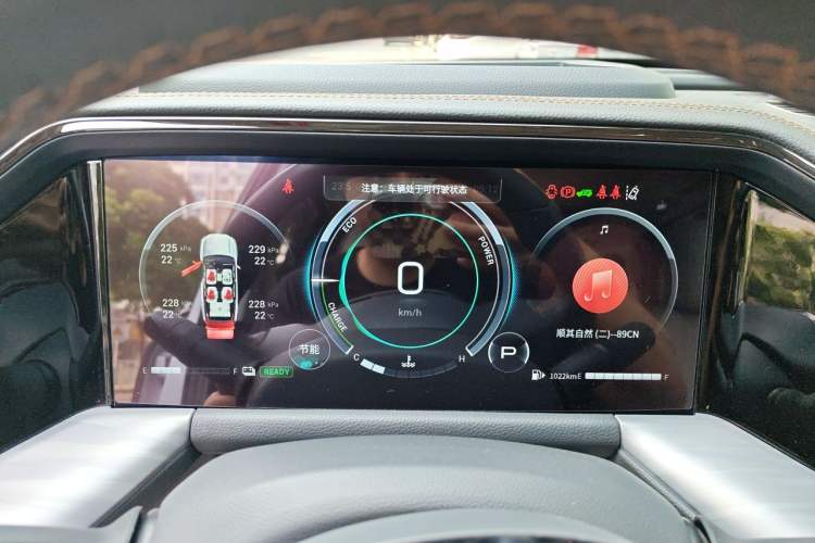 Used GAC Trumpchi GS8 2022 Dual-Engine Series 2.0TM Four-Wheel Drive Prestige Edition (6 Seats) Instrument Cluster