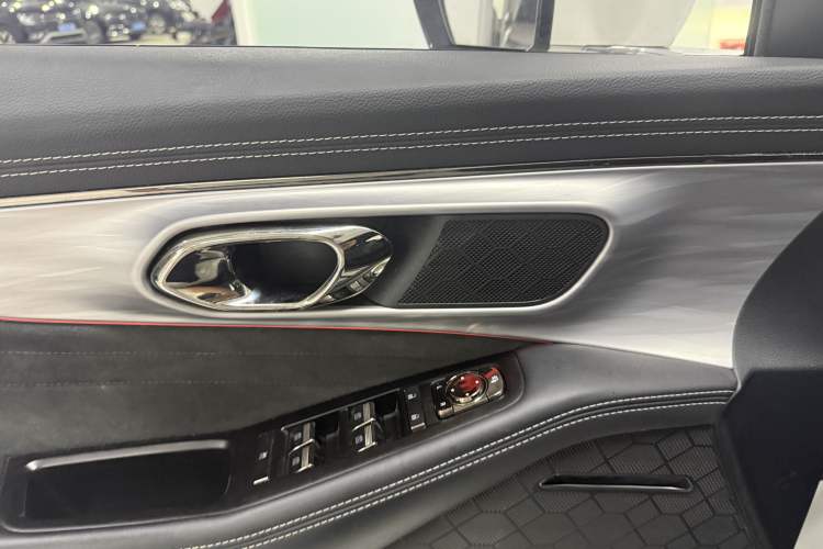 Used GAC Trumpchi GS8 2022 Dual-Engine Series 2.0TM Two-Wheel Drive Prestige Edition (7 Seats) Interior 1