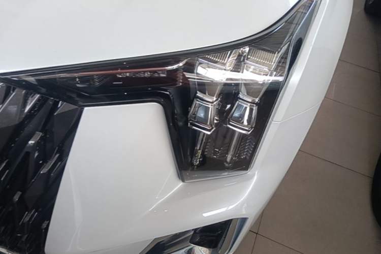 Used GAC Trumpchi GS8 2022 Dual-Engine Series 2.0TM Two-Wheel Drive Prestige Edition (7 Seats) Left Front Headlight