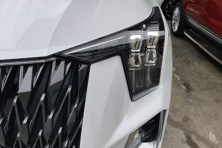 Used GAC Trumpchi GS8 2022 Double-Energy Series 2.0TM Four-Wheel Drive Premium Edition (7 Seats) Left Front Headlight