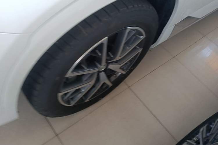 Used GAC Trumpchi GS8 2022 Dual-Engine Series 2.0TM Two-Wheel Drive Prestige Edition (7 Seats) Left Front Wheel Hub