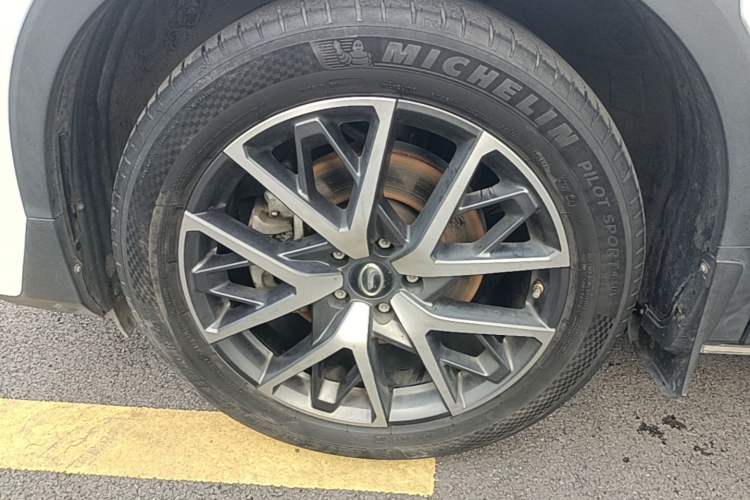 Used GAC Trumpchi GS8 2022 Linghang Series 2.0 TGDI Two-Wheel-Drive Luxury Smart Connectivity Version (7 Seats) Left Front Wheel Hub