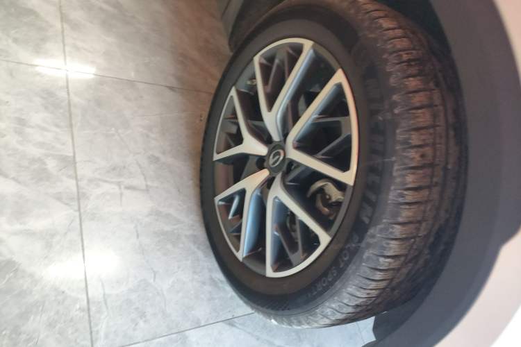 Used GAC Trumpchi GS8 2022 Linghang Series 2.0 TGDI Two-Wheel-Drive Luxury Smart Connectivity Version (7 Seats) Left Front Wheel Hub