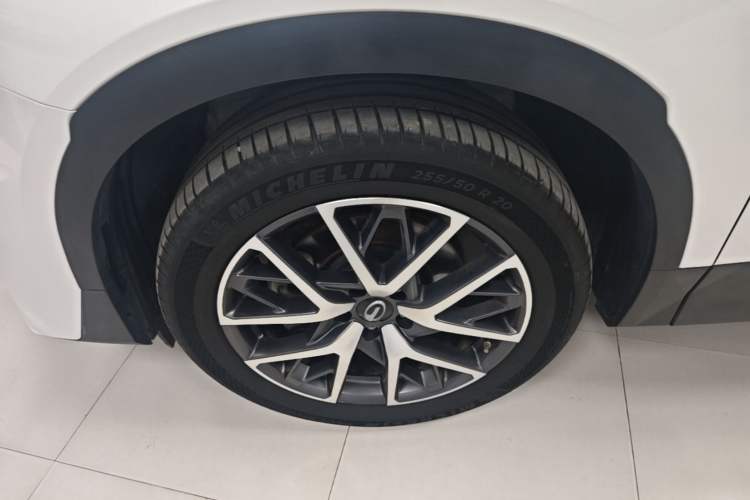 Used GAC Trumpchi GS8 2022 Linghang Series 2.0 TGDI Two-Wheel-Drive Luxury Smart Connectivity Version (7 Seats) Left Front Wheel Hub
