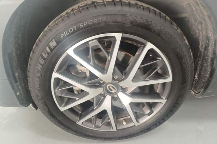 Used GAC Trumpchi GS8 2022 Flagship Series 2.0 TGDI Two-Wheel-Drive Prestige Edition (7 Seats) Left Front Wheel Hub