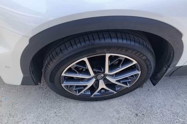 Used GAC Trumpchi GS8 2022 Flagship Series 2.0 TGDI Two-Wheel-Drive Prestige Edition (7 Seats) Left Front Wheel Hub