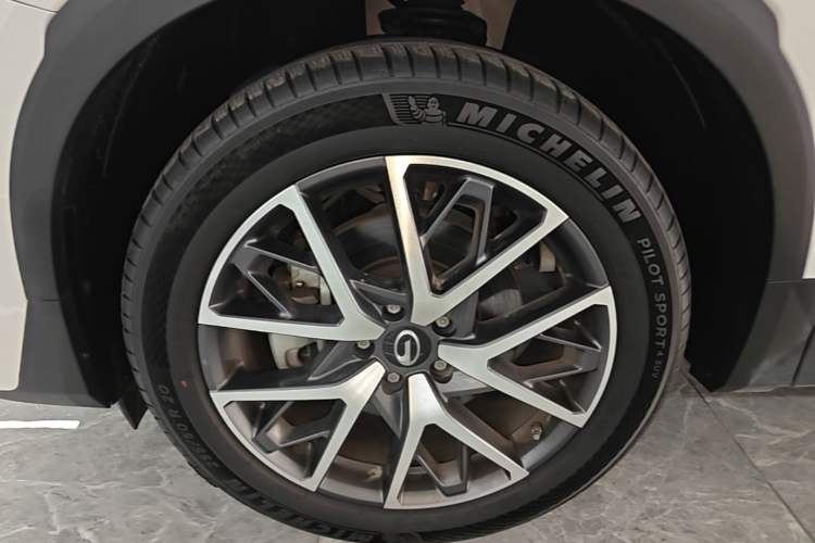 Used GAC Trumpchi GS8 2022 Flagship Series 2.0 TGDI Two-Wheel-Drive Prestige Edition (6-seater) Left Front Wheel Hub