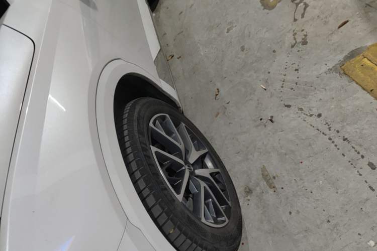 Used GAC Trumpchi GS8 2022 Dual-Engine Series 2.0TM Two-Wheel Drive Prestige Edition (7 Seats) Left Front Wheel Hub