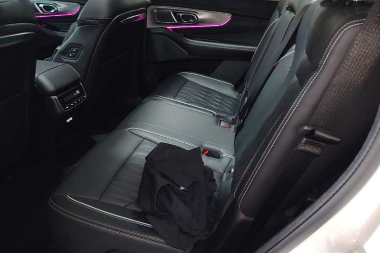 Used GAC Trumpchi GS8 2022 LINGHANG Series 2.0 TGDI Two-Wheel-Drive Luxury Edition (7 Seats) Left Rear Seat