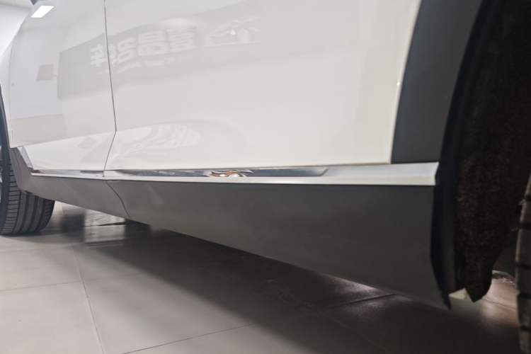 Used GAC Trumpchi GS8 2022 Linghang Series 2.0 TGDI Two-Wheel-Drive Luxury Smart Connectivity Version (7 Seats) Left Side Sill