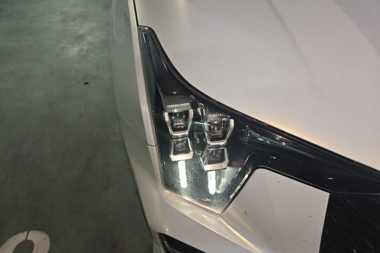 Used GAC Trumpchi GS8 2022 Linghang Series 2.0 TGDI Two-Wheel-Drive Luxury Smart Connectivity Version (7 Seats) Right Front Headlight