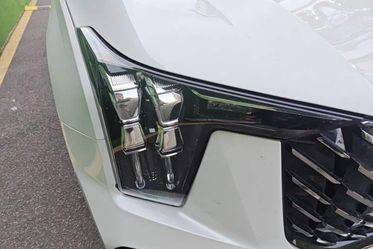 Used GAC Trumpchi GS8 2022 Flagship Series 2.0 TGDI Two-Wheel-Drive Prestige Edition (7 Seats) Right Front Headlight
