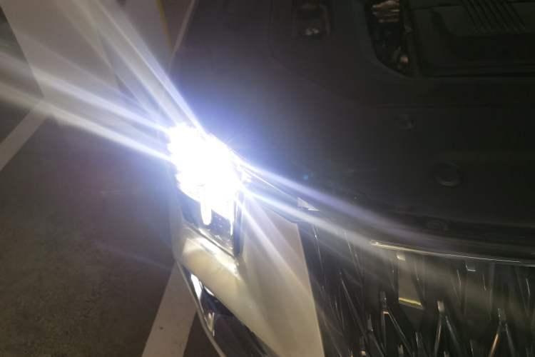 Used GAC Trumpchi GS8 2022 Dual-Engine Series 2.0TM Two-Wheel Drive Prestige Edition (7 Seats) Right Front Headlight