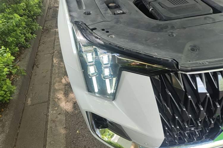 Used GAC Trumpchi GS8 2022 Double-Energy Series 2.0TM Four-Wheel Drive Premium Edition (7 Seats) Right Front Headlight