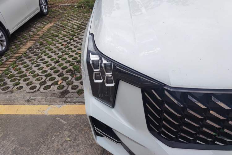 Used GAC Trumpchi GS8 2022 Linghang Series 2.0 TGDI Two-Wheel-Drive Luxury Smart Connectivity Version (7 Seats) Right Front Headlight