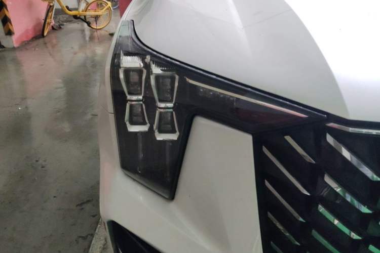 Used GAC Trumpchi GS8 2022 Linghang Series 2.0 TGDI Two-Wheel-Drive Luxury Smart Connectivity Version (7 Seats) Right Front Headlight