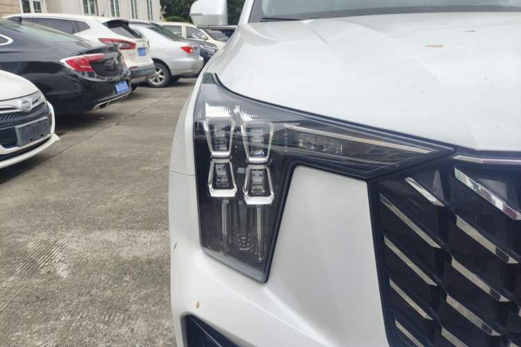 Used GAC Trumpchi GS8 2022 Linghang Series 2.0 TGDI Two-Wheel Drive Luxury Smart Connectivity Version (6 Seats) Right Front Headlight