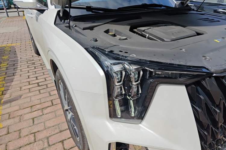 Used GAC Trumpchi GS8 2022 Double-Energy Series 2.0TM Four-Wheel Drive Premium Edition (7 Seats) Right Front Headlight