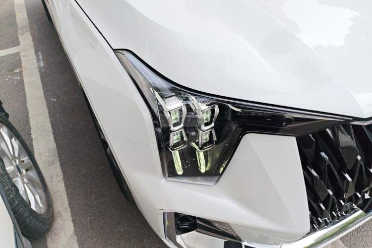 Used GAC Trumpchi GS8 2022 Dual-Engine Series 2.0TM Four-Wheel Drive Prestige Edition (6 Seats) Right Front Headlight
