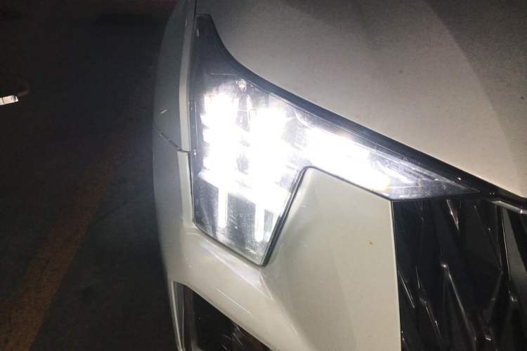 Used GAC Trumpchi GS8 2022 Dual-Engine Series 2.0TM Two-Wheel Drive Prestige Edition (7 Seats) Right Front Headlight