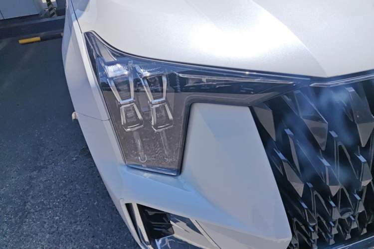 Used GAC Trumpchi GS8 2022 Dual-Engine Series 2.0TM Two-Wheel Drive Prestige Edition (7 Seats) Right Front Headlight