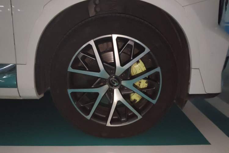 Used GAC Trumpchi GS8 2022 Flagship Series 2.0 TGDI Two-Wheel-Drive Prestige Edition (7 Seats) Right Front Wheel Hub