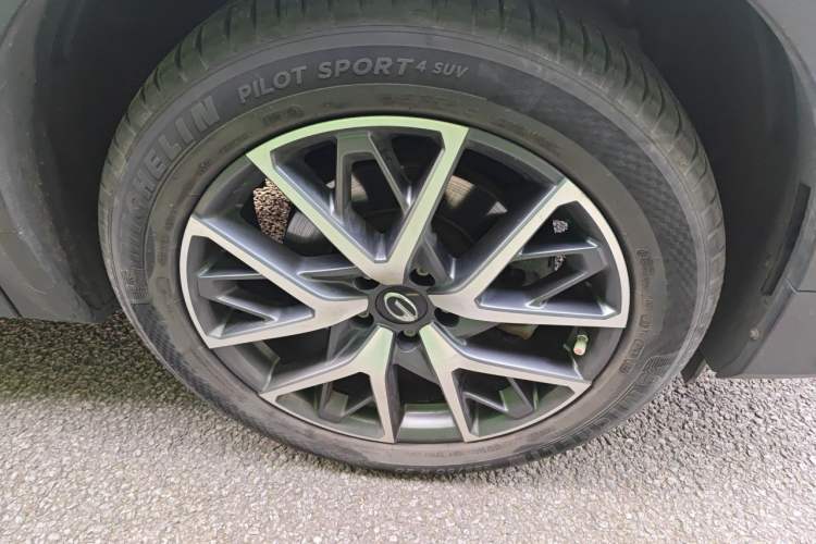 Used GAC Trumpchi GS8 2022 Flagship Series 2.0 TGDI Two-Wheel-Drive Prestige Edition (7 Seats) Right Front Wheel Hub