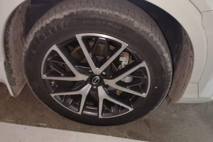 Used GAC Trumpchi GS8 2022 Dual-Engine Series 2.0TM Two-Wheel Drive Prestige Edition (7 Seats) Right Front Wheel Hub