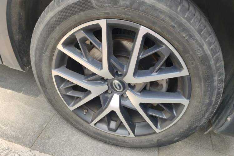 Used GAC Trumpchi GS8 2022 Flagship Series 2.0 TGDI Four-Wheel Drive Luxury Smart Connectivity Version (7 Seats) Right Front Wheel Hub