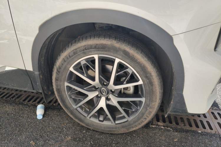 Used GAC Trumpchi GS8 2022 Linghang Series 2.0 TGDI Two-Wheel-Drive Luxury Smart Connectivity Version (7 Seats) Right Front Wheel Hub