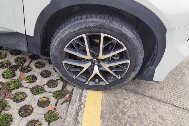Used GAC Trumpchi GS8 2022 Linghang Series 2.0 TGDI Two-Wheel-Drive Luxury Smart Connectivity Version (7 Seats) Right Front Wheel Hub
