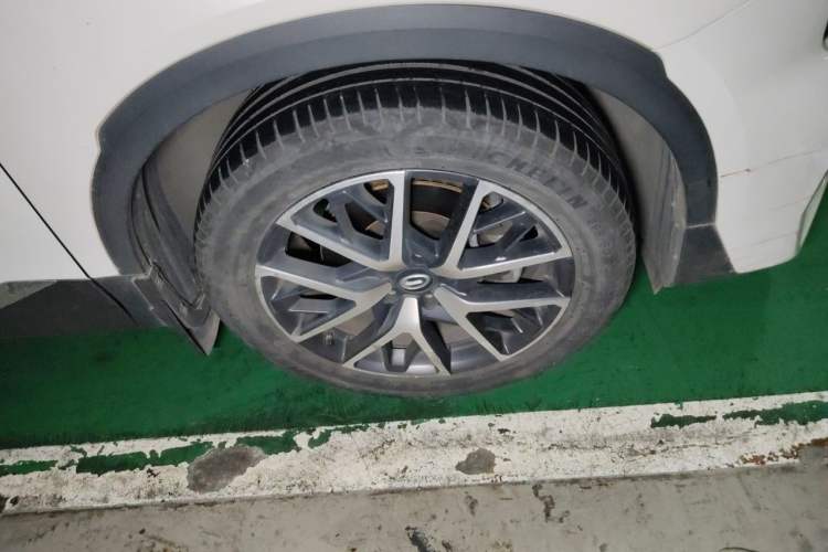 Used GAC Trumpchi GS8 2022 Linghang Series 2.0 TGDI Two-Wheel-Drive Luxury Smart Connectivity Version (7 Seats) Right Front Wheel Hub