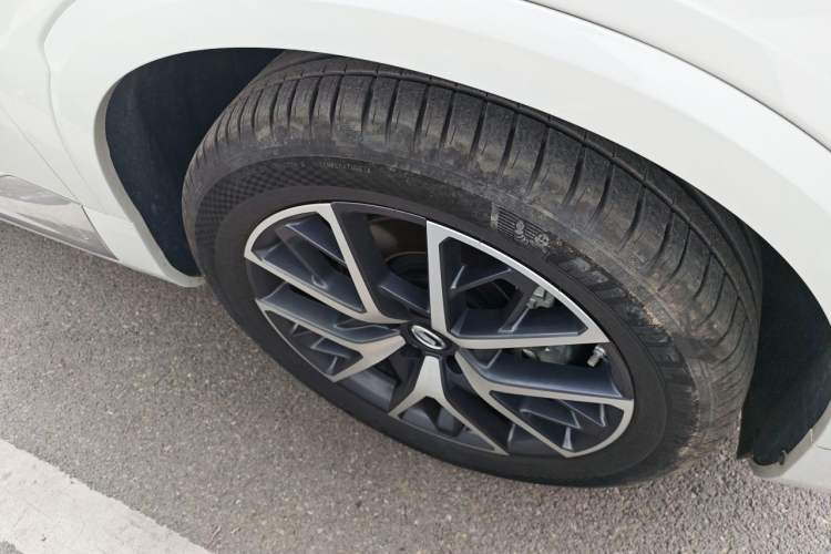 Used GAC Trumpchi GS8 2022 Dual-Engine Series 2.0TM Four-Wheel Drive Prestige Edition (6 Seats) Right Front Wheel Hub