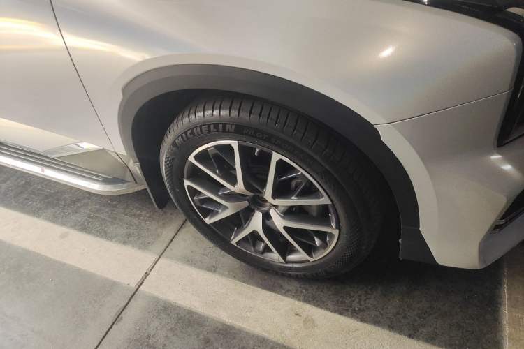 Used GAC Trumpchi GS8 2022 Linghang Series 2.0 TGDI Two-Wheel-Drive Luxury Smart Connectivity Version (7 Seats) Right Front Wheel Hub