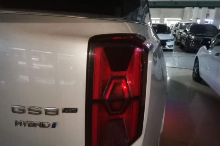 Used GAC Trumpchi GS8 2022 Dual-Engine Series 2.0TM Four-Wheel Drive Prestige Edition (6 Seats) Right Rear Taillight