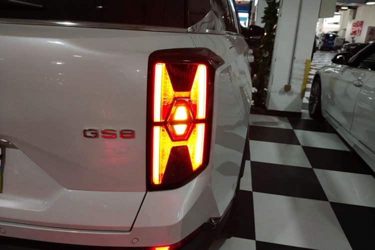 Used GAC Trumpchi GS8 2022 LINGHANG Series 2.0 TGDI Two-Wheel-Drive Luxury Edition (7 Seats) Right Rear Taillight