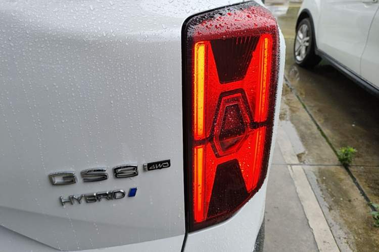 Used GAC Trumpchi GS8 2022 Double-Energy Series 2.0TM Four-Wheel Drive Premium Edition (7 Seats) Right Rear Taillight