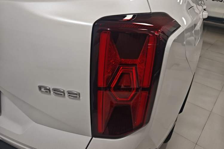Used GAC Trumpchi GS8 2022 Linghang Series 2.0 TGDI Two-Wheel-Drive Luxury Smart Connectivity Version (7 Seats) Right Rear Taillight